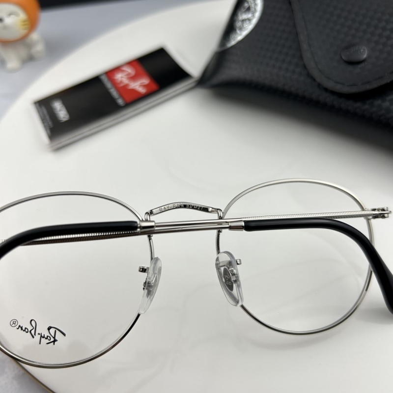 RAY BAN